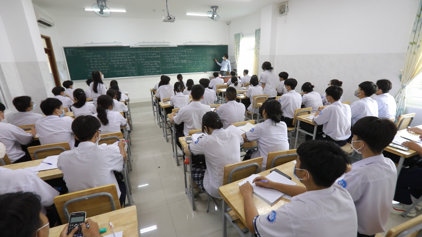Trường công lập là trường thuộc sự quản lý và đầu tư của nhà nước